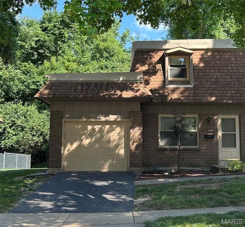 11824 Sologne Court, Maryland Heights, MO 63043