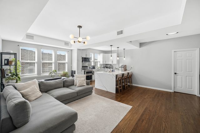 4112 W George Street 2W, Chicago, IL 60641
