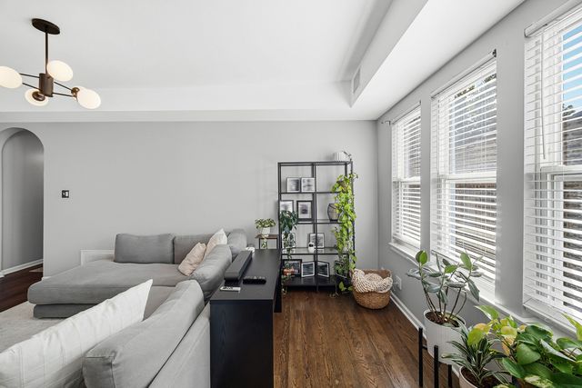 4112 W George Street 2W, Chicago, IL 60641