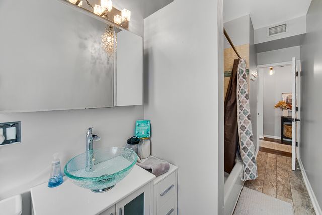 4112 W George Street 2W, Chicago, IL 60641