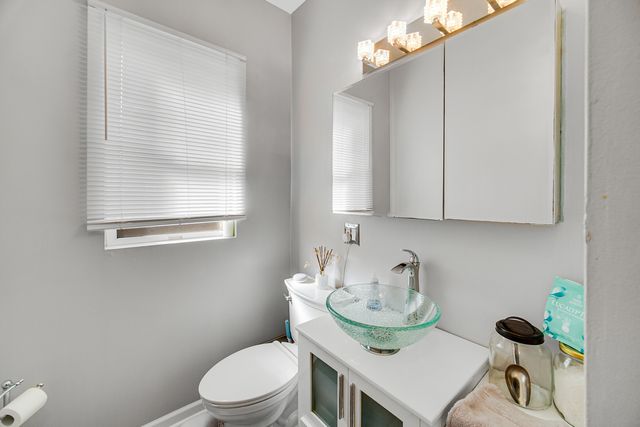 4112 W George Street 2W, Chicago, IL 60641