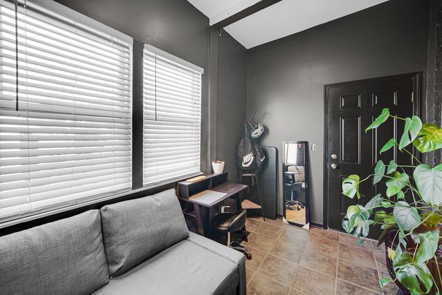 4112 W George Street 2W, Chicago, IL 60641