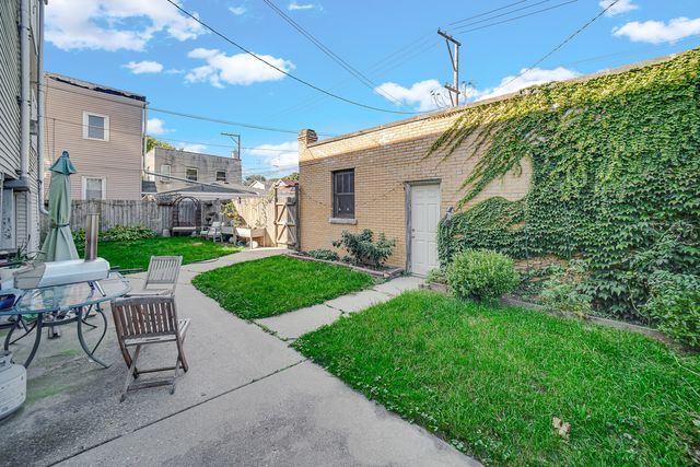 4112 W George Street 2W, Chicago, IL 60641