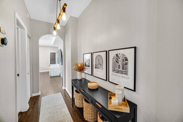 4112 W George Street 2W, Chicago, IL 60641