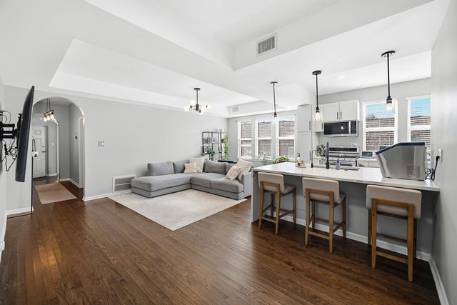 4112 W George Street 2W, Chicago, IL 60641