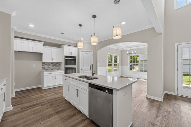 734 Shoemaker Ln, Clarksville, TN 37043