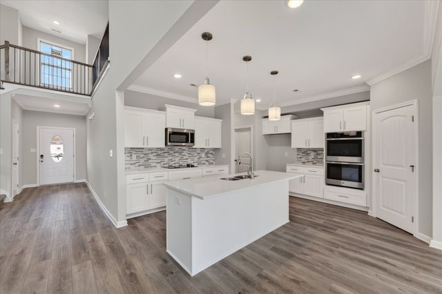 734 Shoemaker Ln, Clarksville, TN 37043