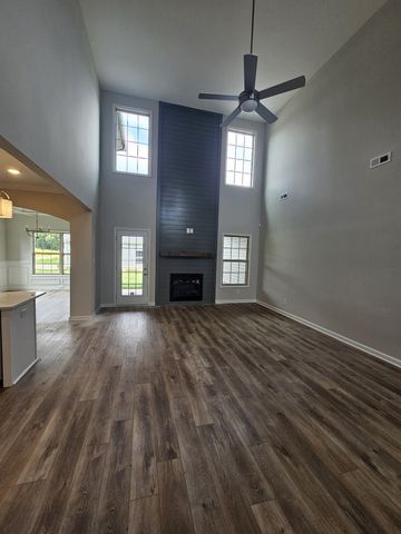 734 Shoemaker Ln, Clarksville, TN 37043