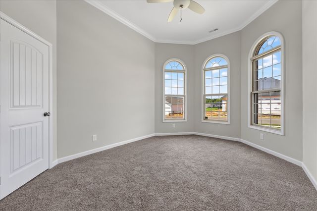 734 Shoemaker Ln, Clarksville, TN 37043