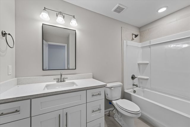 734 Shoemaker Ln, Clarksville, TN 37043