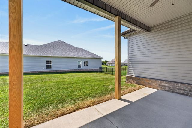 734 Shoemaker Ln, Clarksville, TN 37043