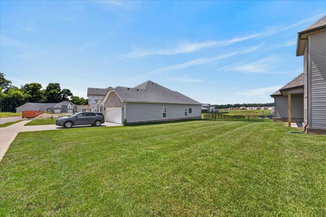 734 Shoemaker Ln, Clarksville, TN 37043
