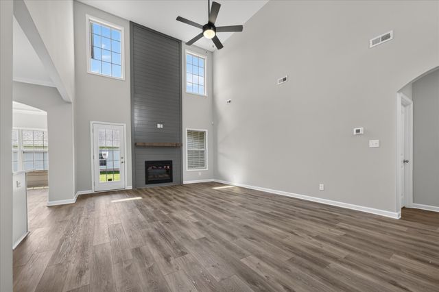 734 Shoemaker Ln, Clarksville, TN 37043