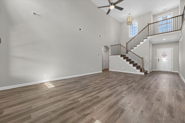 734 Shoemaker Ln, Clarksville, TN 37043