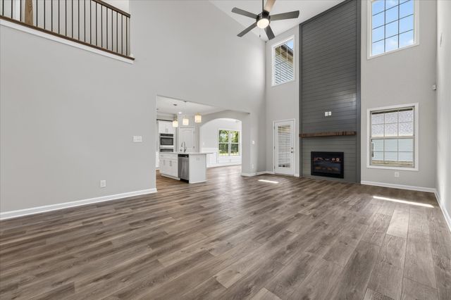734 Shoemaker Ln, Clarksville, TN 37043