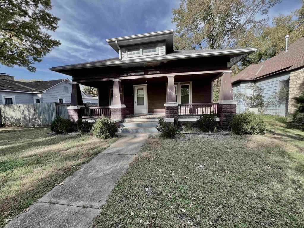 1204 E 11th AVE, Winfield, KS 67156