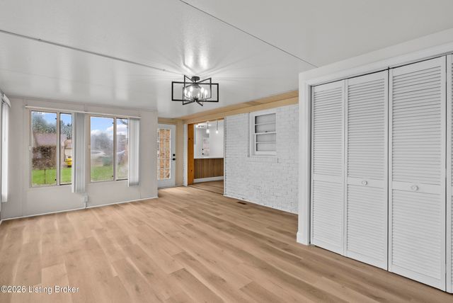 6706 Lunar Dr, Louisville, KY 40258
