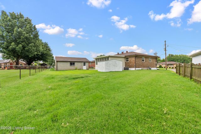 6706 Lunar Dr, Louisville, KY 40258