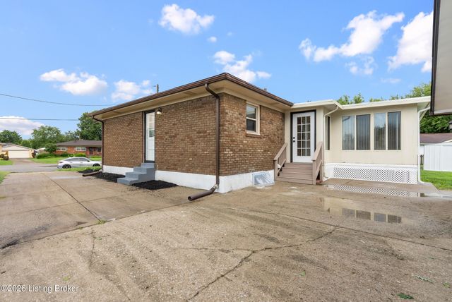 6706 Lunar Dr, Louisville, KY 40258