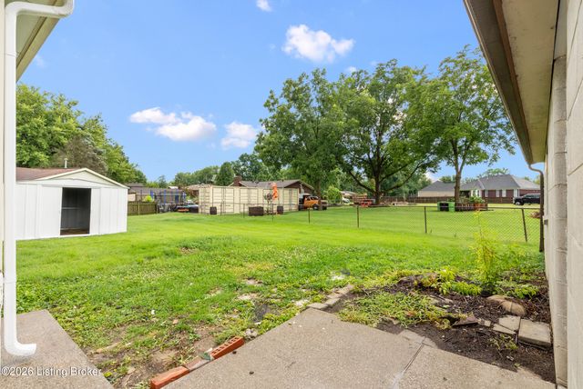 6706 Lunar Dr, Louisville, KY 40258