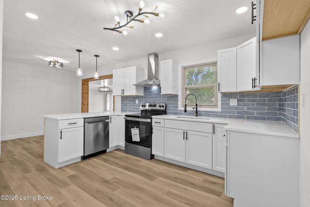 6706 Lunar Dr, Louisville, KY 40258