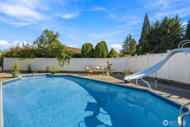 2925 Panaview Blvd, Everett, WA 98203