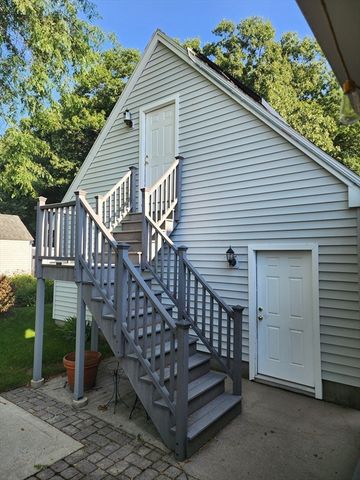39 Everett Ave, Webster, MA 01570