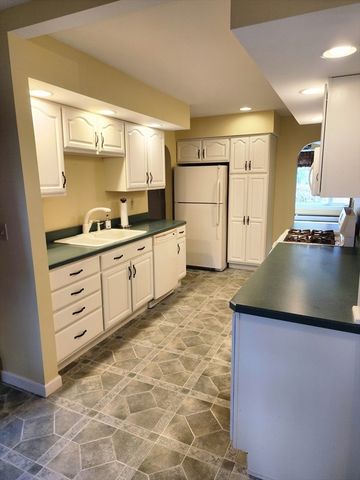 39 Everett Ave, Webster, MA 01570