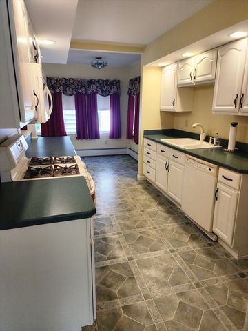 39 Everett Ave, Webster, MA 01570