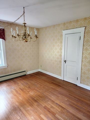 39 Everett Ave, Webster, MA 01570