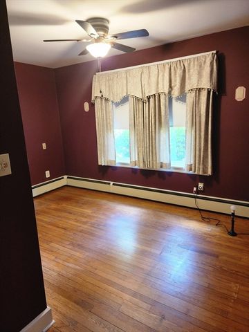 39 Everett Ave, Webster, MA 01570