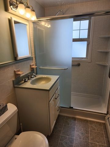 39 Everett Ave, Webster, MA 01570
