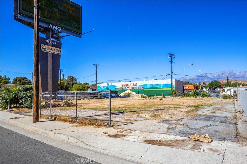 579 W Livingston, Banning, CA 92220