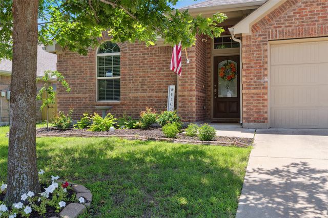 1305 Hearthstone Drive, Burleson, TX 76028