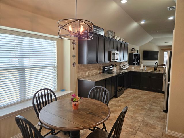 1305 Hearthstone Drive, Burleson, TX 76028