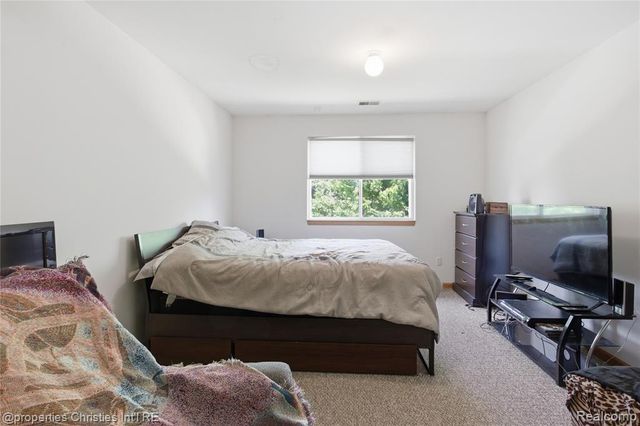 2136 Frazho Road, Warren, MI 48091