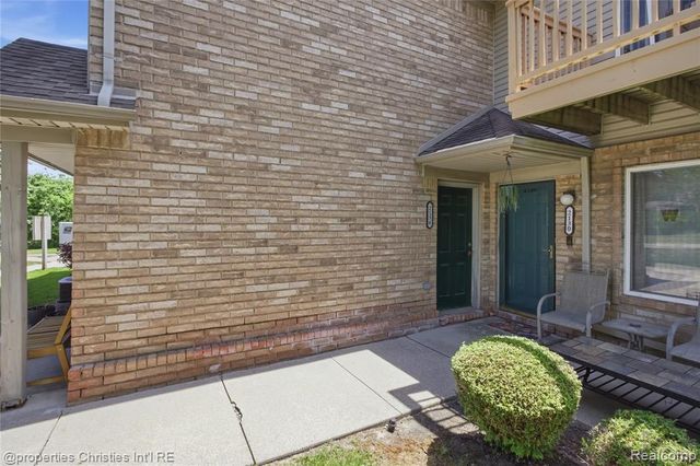 2136 Frazho Road, Warren, MI 48091