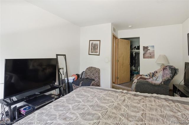 2136 Frazho Road, Warren, MI 48091