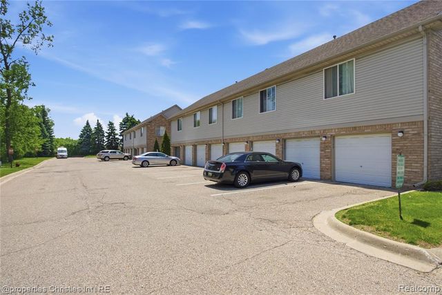 2136 Frazho Road, Warren, MI 48091