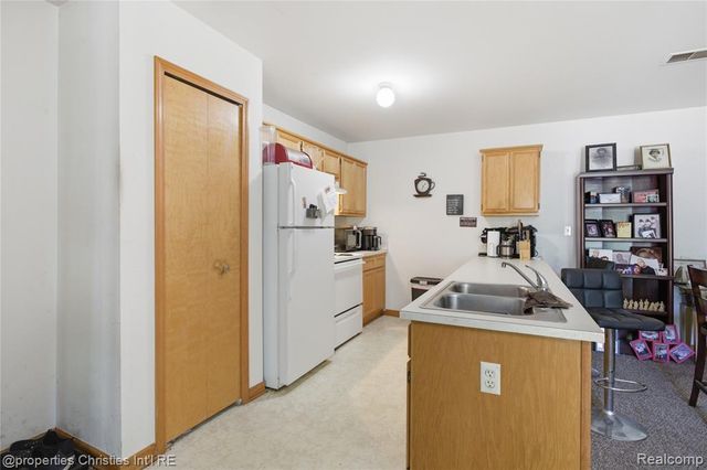2136 Frazho Road, Warren, MI 48091