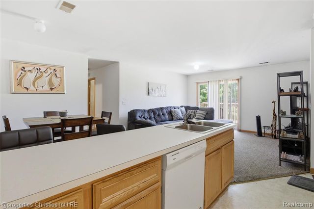2136 Frazho Road, Warren, MI 48091