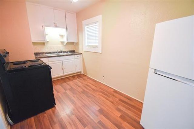 210 College St, Orange, TX 77630