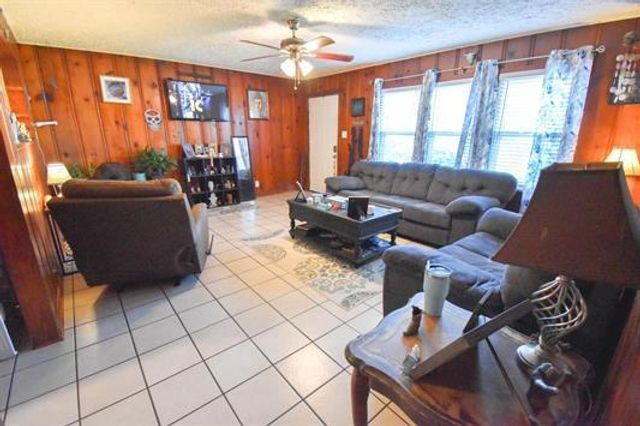 210 College St, Orange, TX 77630