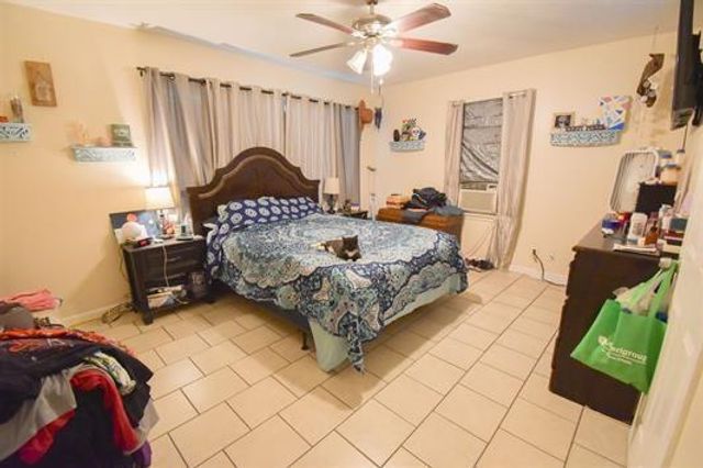 210 College St, Orange, TX 77630