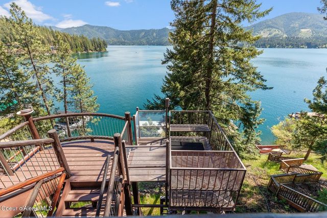 11004 N Rock Cliff Ct, Hayden, ID 83835