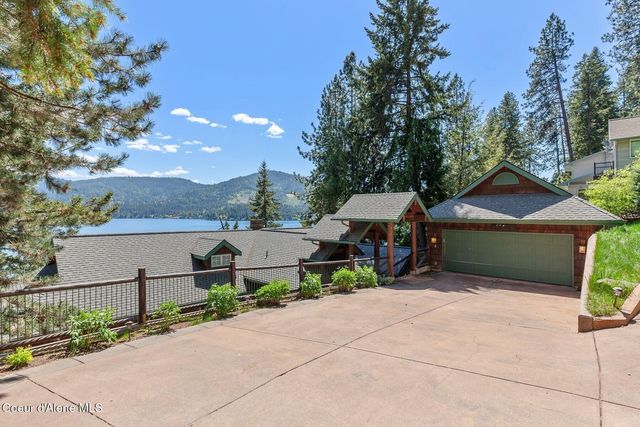 11004 N Rock Cliff Ct, Hayden, ID 83835