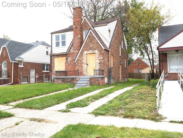 15008 Strathmoor Street, Detroit, MI 48227
