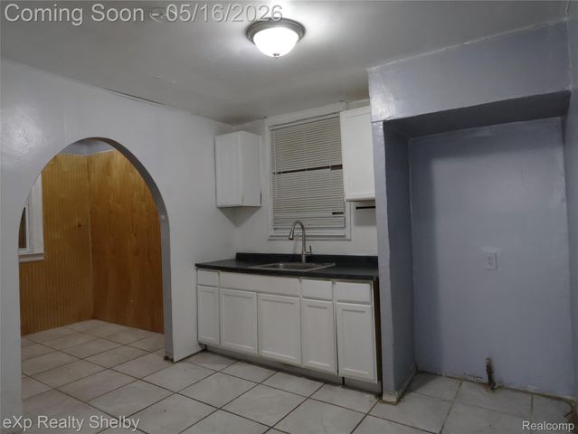 15008 Strathmoor Street, Detroit, MI 48227