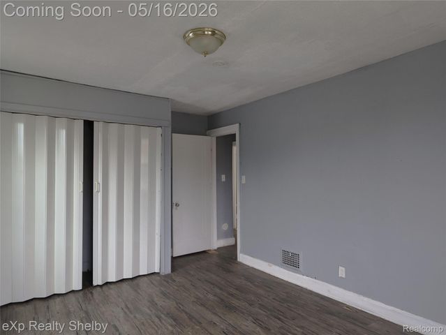 15008 Strathmoor Street, Detroit, MI 48227