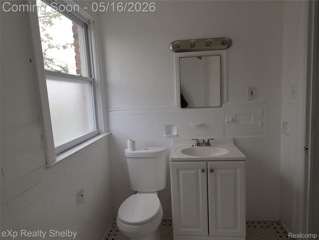 15008 Strathmoor Street, Detroit, MI 48227